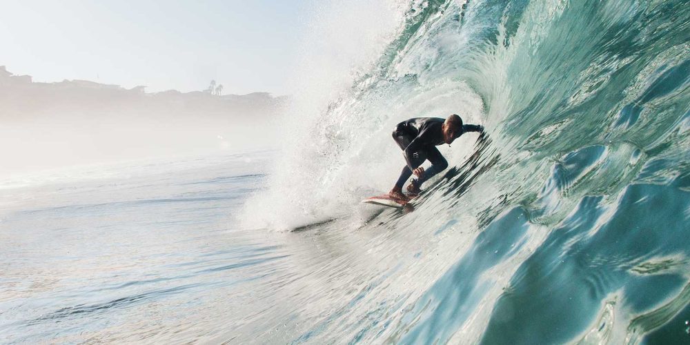 mid-adult-man-surfing-rolling-wave-leucadia-califo-2K5MWRU-1.jpg